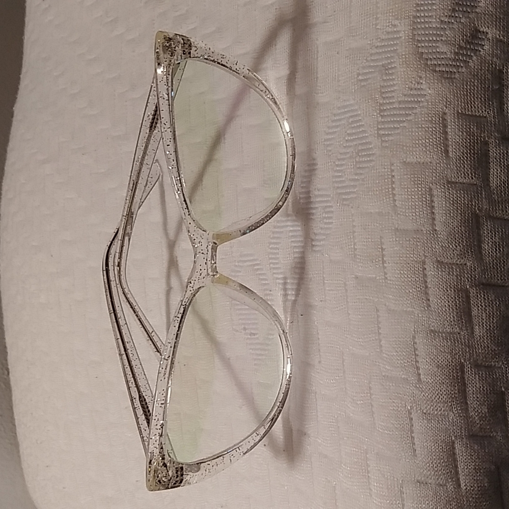 Women's Fashion Glasses - Picture 6 of 6